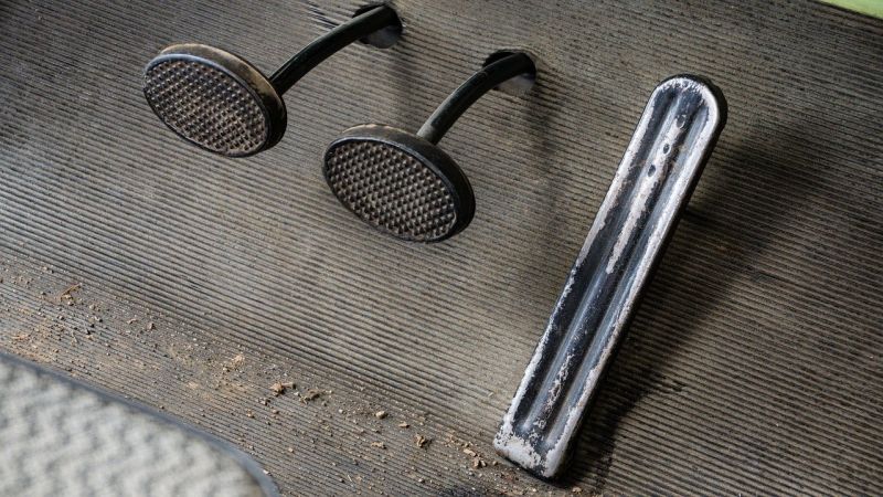 egriugyek-kwikfit-mindenamitafekbetetroltudnodkell-keruljukasokszorisatufeketmertelegetiafekbetetetamiezertrovididonbelulcserereszorul