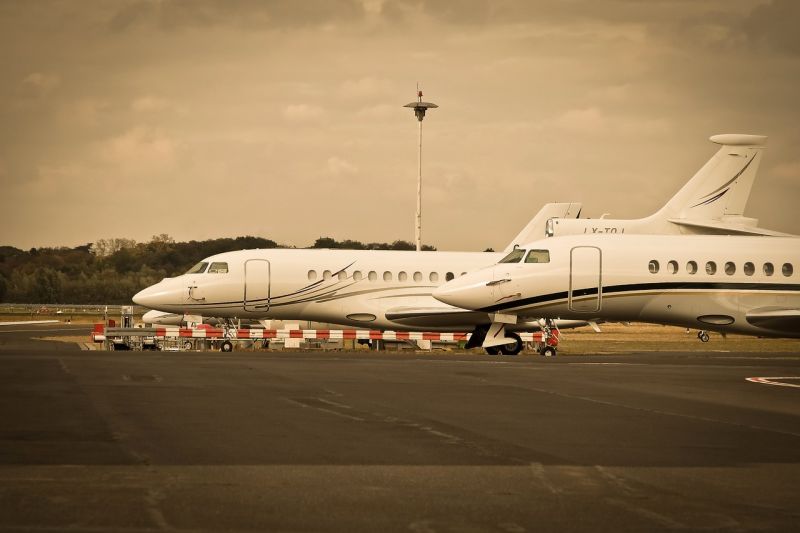 airport-1767109_1280
