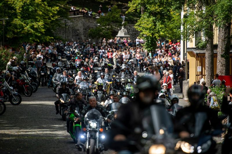 motoros zarándokok mti komka