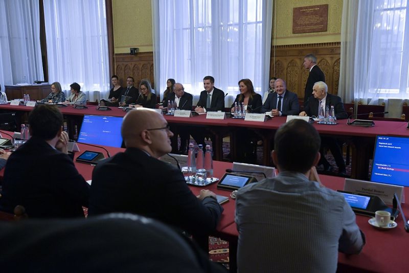 parlament-tisztsegek-mti