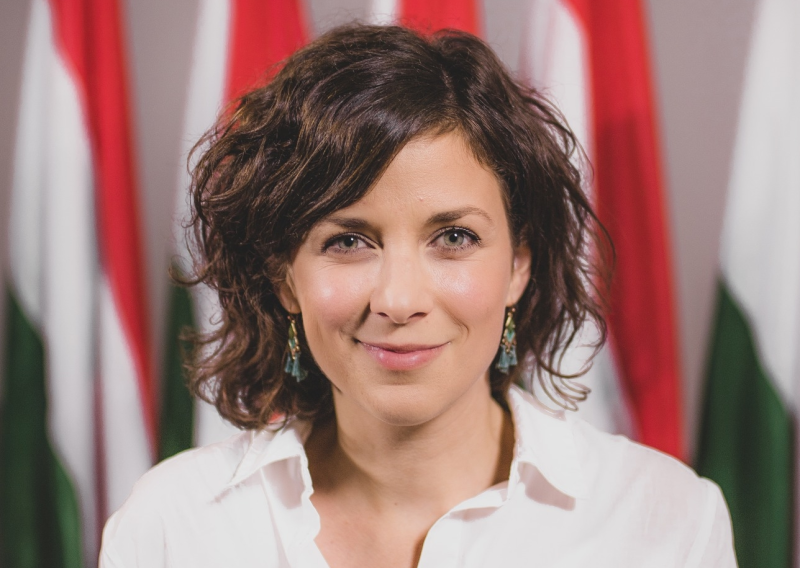 orosz-anna-momentum-fb