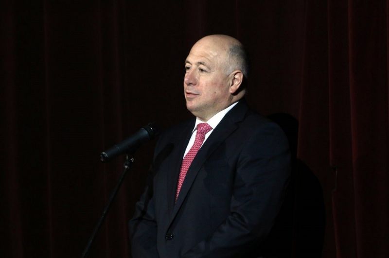 kriza ákos