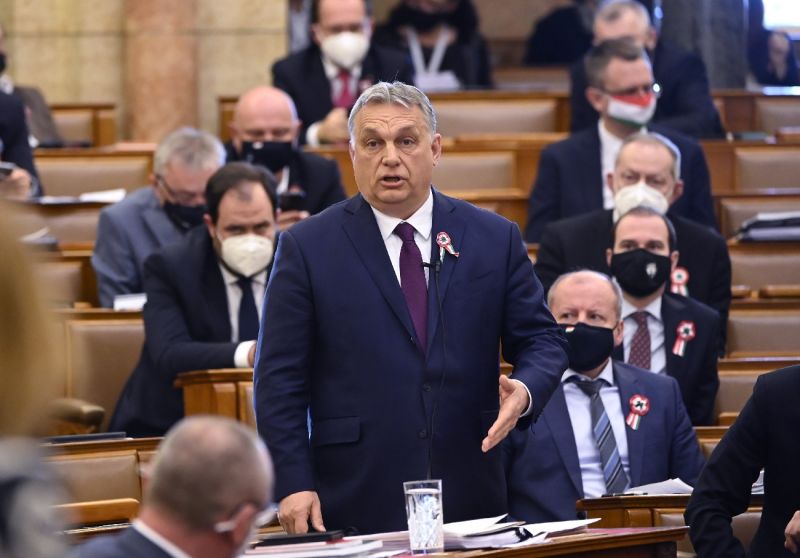 orbán-parlament-kovács-tamás